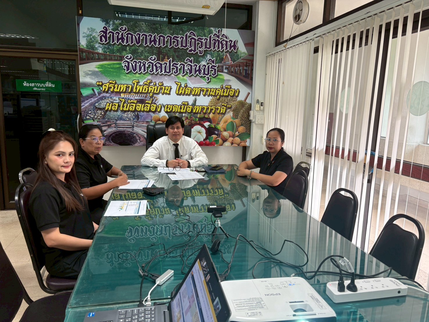 title - วันอังคารที่ 20 มกราคม 2569 นายวิทูล ประดิษฐบุญ ปฏิรูปที่ดินจังหวัดปราจีนบุรี  พร้อมด้วยเจ้าหน้าที่ ส.ป.ก. ปราจีนบุรี เข้าร่วมการประชุมคณะทำงานติดตามและเร่งรัดการใช้จ่าย เงินงบประมาณประจำปี 2569 